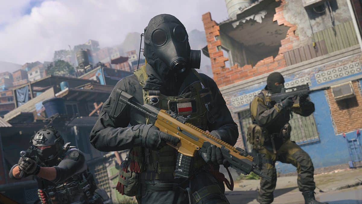 Soldiers in a gas mask in Modern Warfare 3
