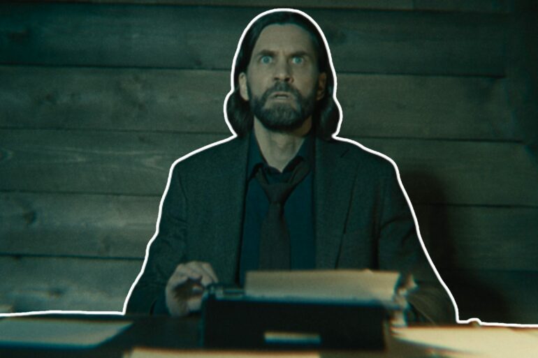 Live action Alan Wake at a type writer in Alan Wake 2