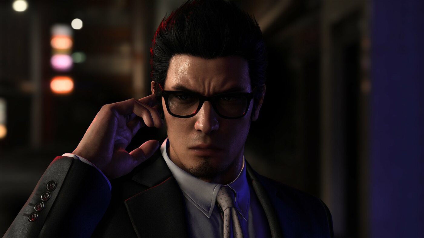 Kiryu wearing glasses in Like a Dragon Gaiden