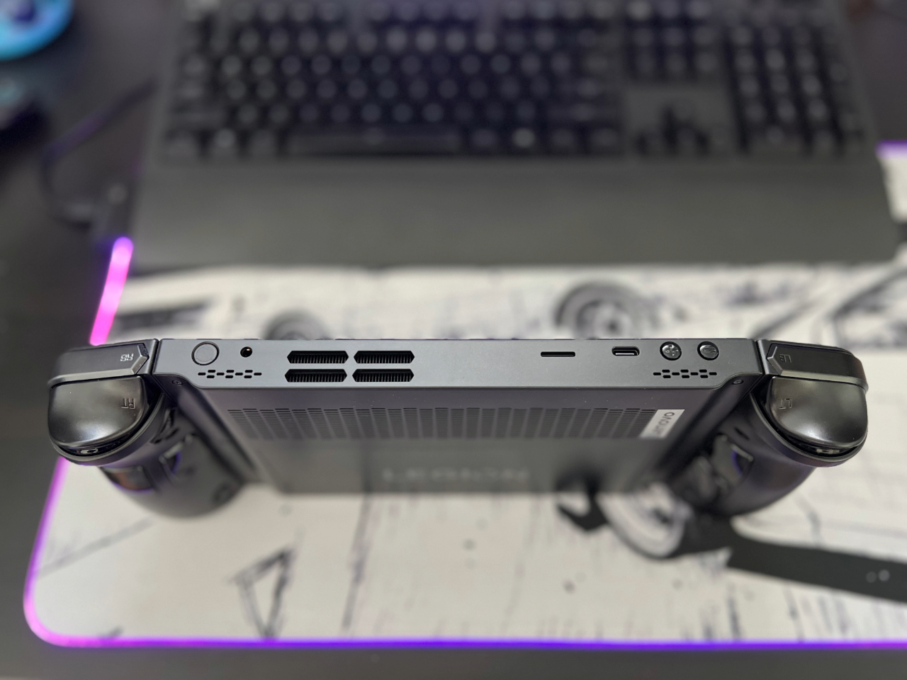 Lenovo Legion Go Top of the device