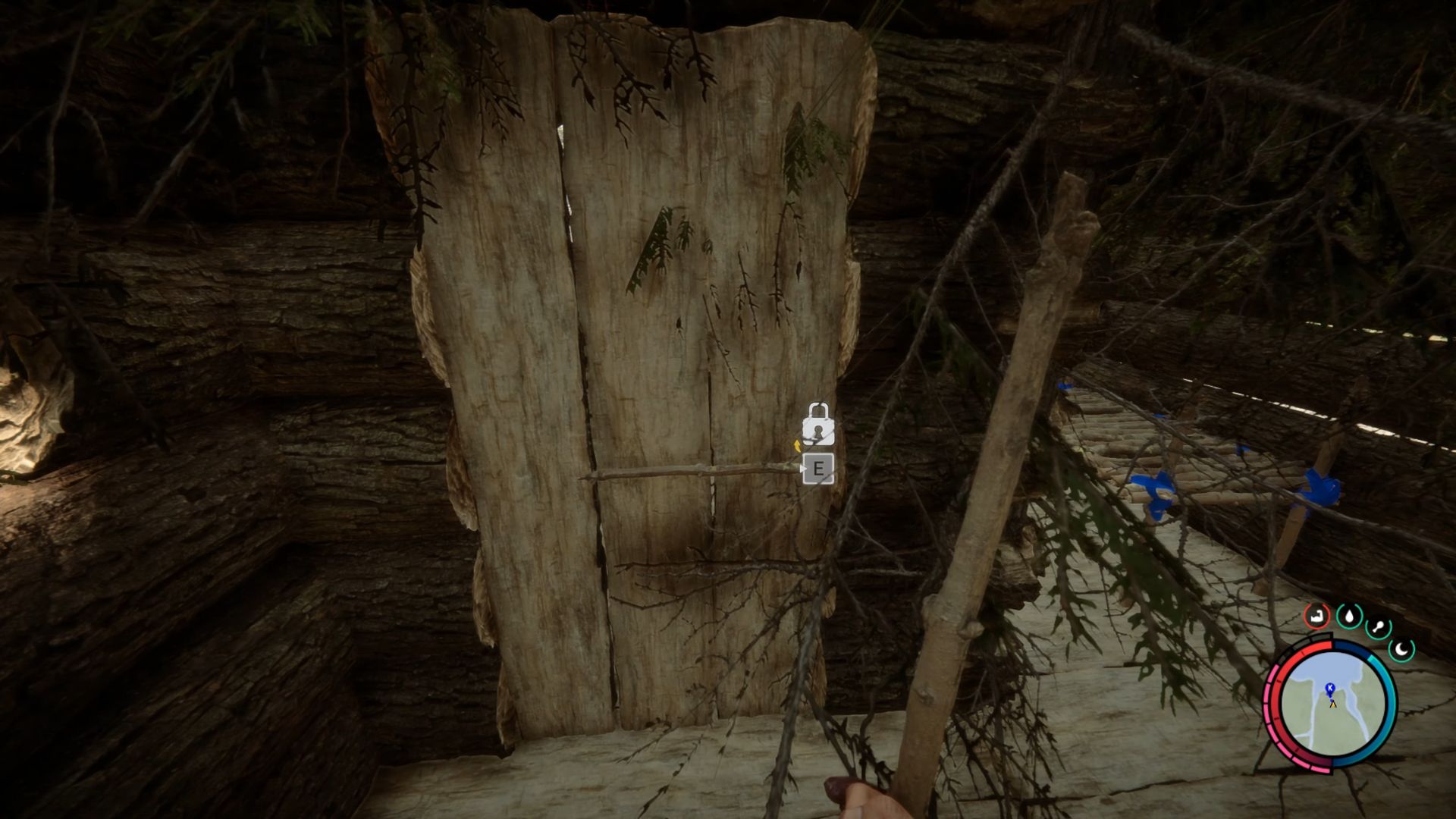 Placing a door lock onto a door in Sons of the Forest