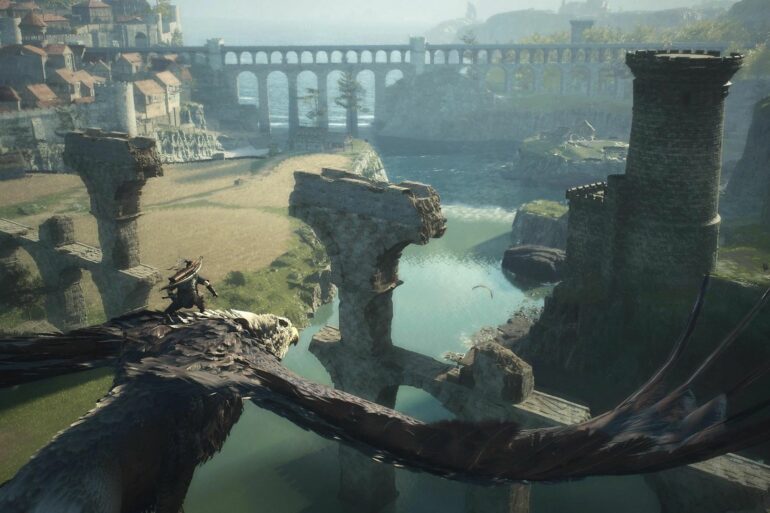 Player on the back of a Griffon flying through the air against the backdrop of an open landscape in Dragon's Dogma 2
